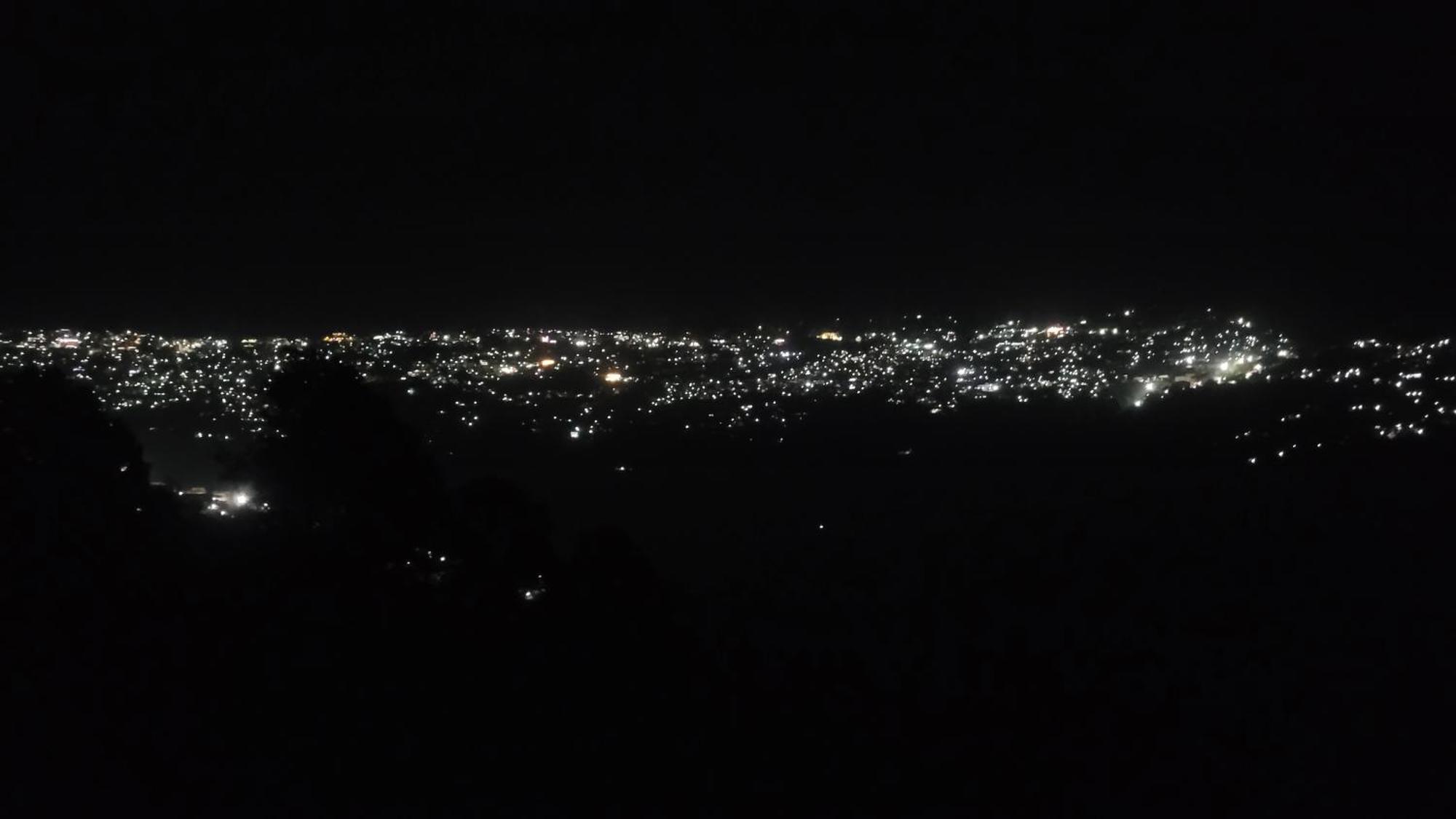 Mahi Restaurant & Guest House Almora Exterior photo