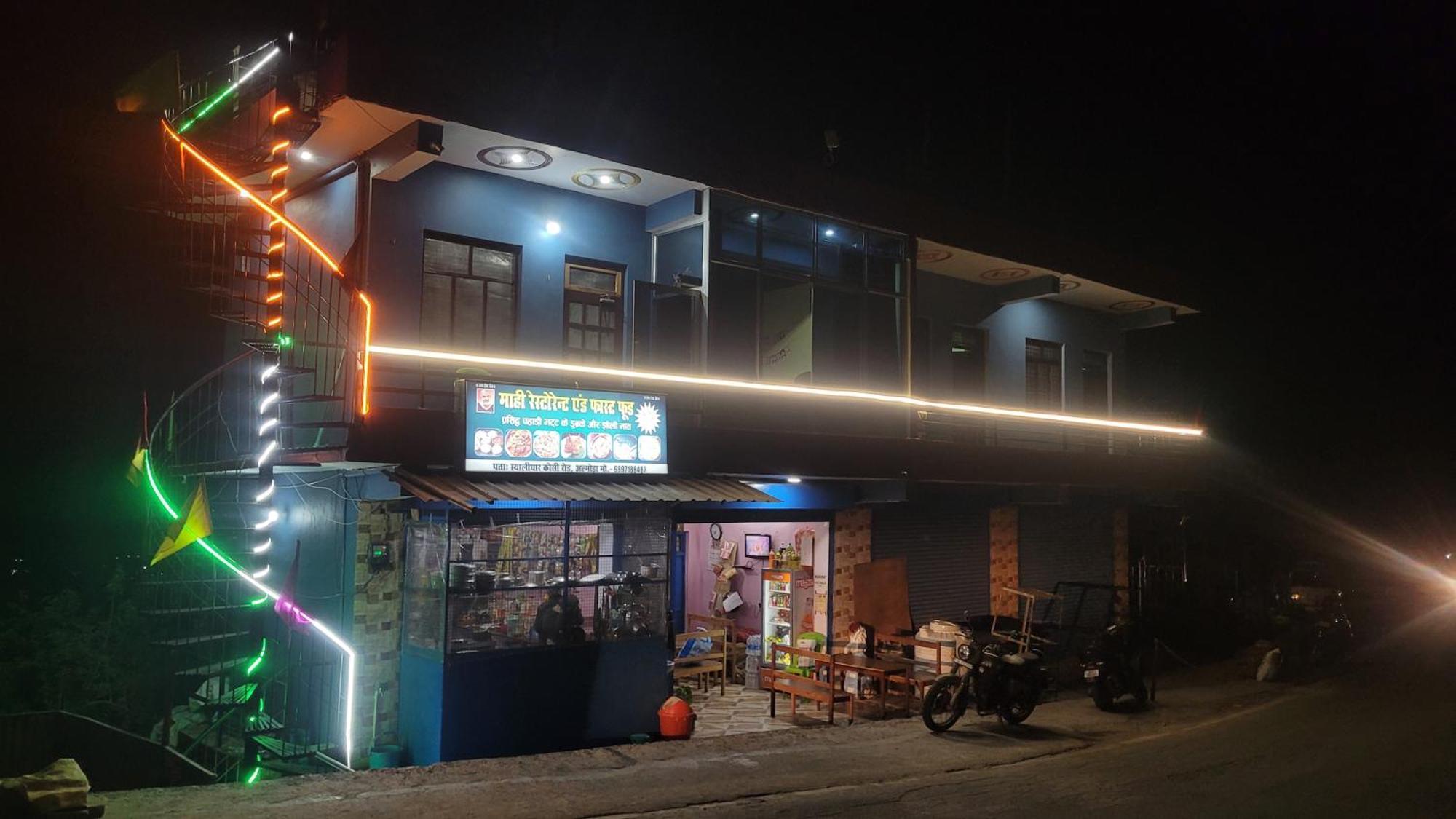 Mahi Restaurant & Guest House Almora Exterior photo