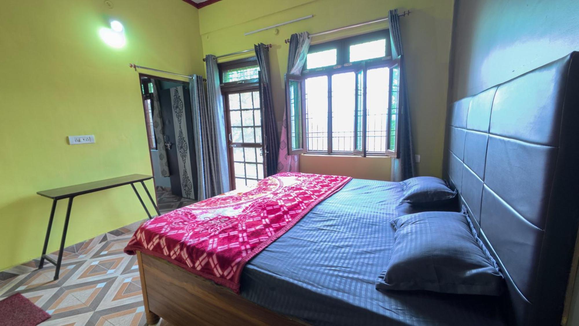 Mahi Restaurant & Guest House Almora Exterior photo