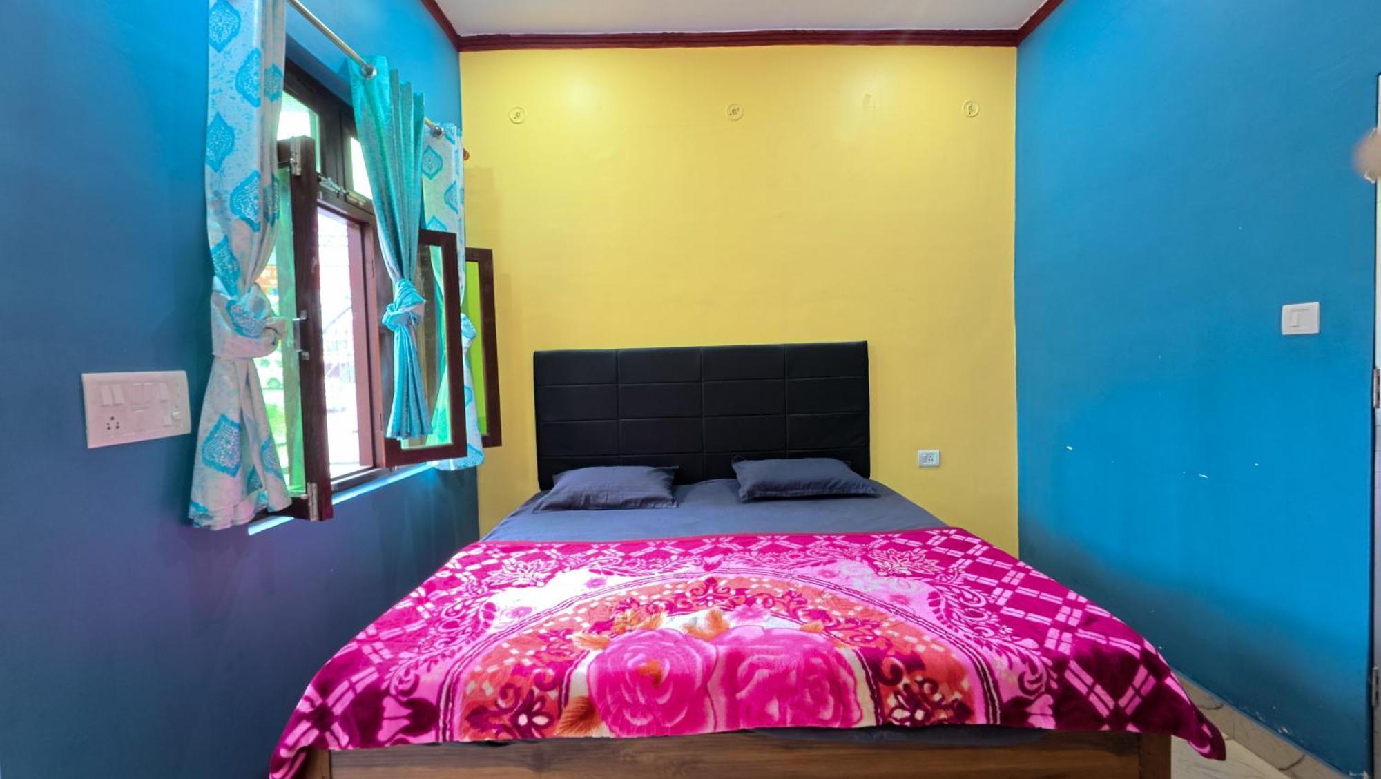 Mahi Restaurant & Guest House Almora Exterior photo