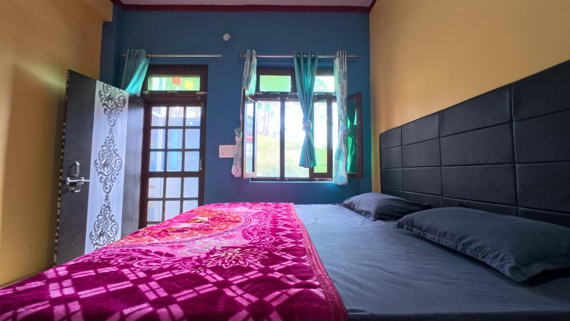 Mahi Restaurant & Guest House Almora Exterior photo